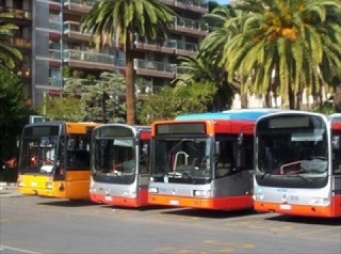 Ritardi, affollamento, sporcizia e maleducazione: gli autobus, a Bari